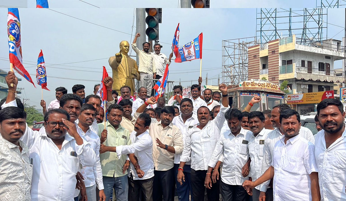 Renikunta tollgate | ర్యాలీ తీసి.. ధర్నా చేసిన బీసీ నేతలు.. రేణికుంట టోల్గేట్ నుండి అల్గునూర్ వరకు ర్యాలీ