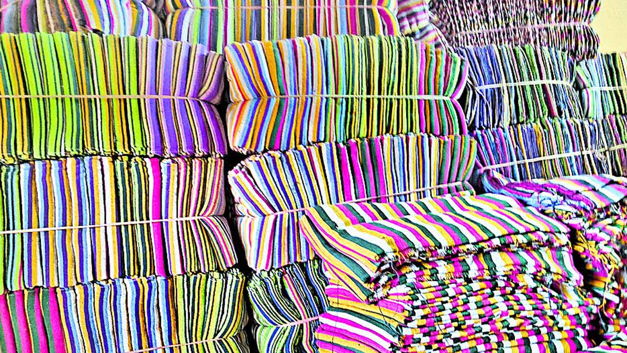 కోన్‌ ఉత్పత్తులు కొన్నారు