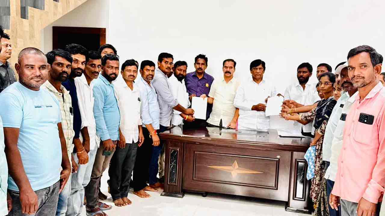బెస్ట్ అవైలబుల్‌ స్కూల్స్​‍ ఫీరియింబ‌ర్స్‌మెంట్ వెంటనే చెల్లించాలి