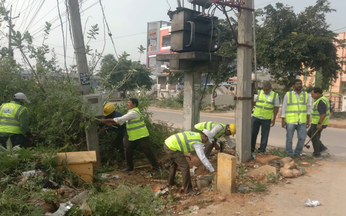 Bibinagar : విద్యుత్ అధికారుల పల్లెబాట