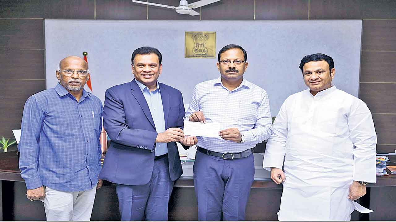 బడి కోసం బిగాల రూ.కోటి విరాళం