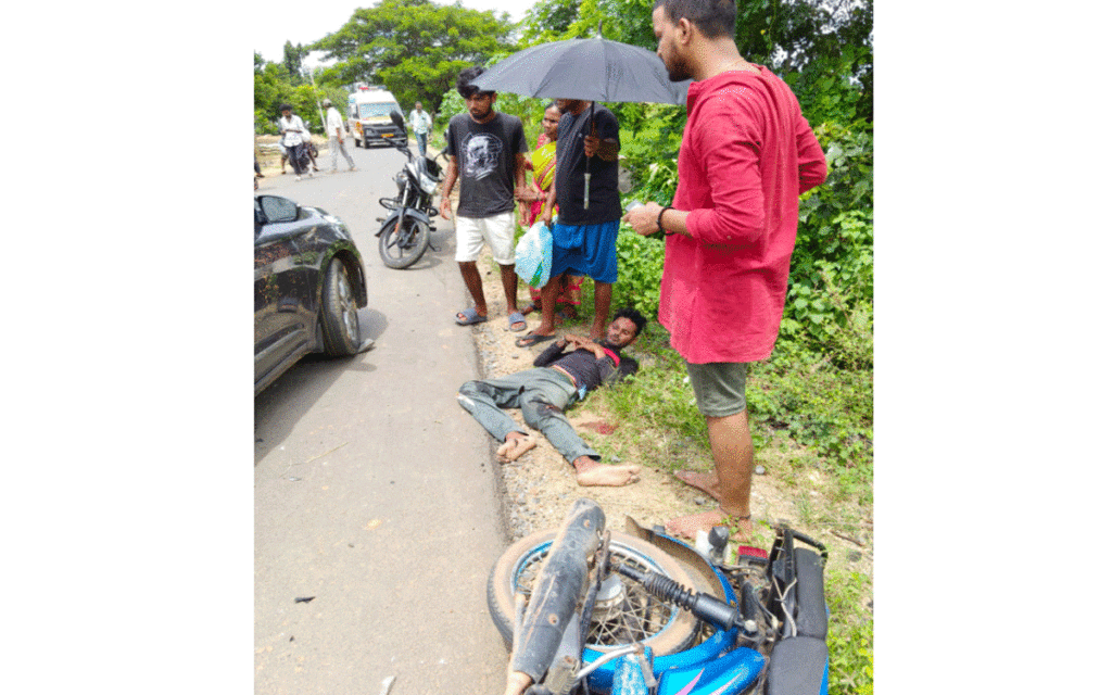 Karepally : కారు-బైక్ ఢీ.. వ్యక్తికి తీవ్ర గాయాలు