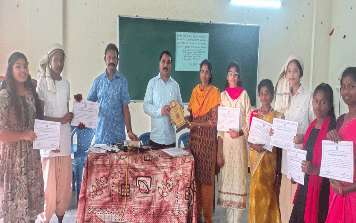 Ramagiri : విద్యార్థులు సైన్స్పై పట్టు సాధించాలి : డీఈఓ భిక్షపతి