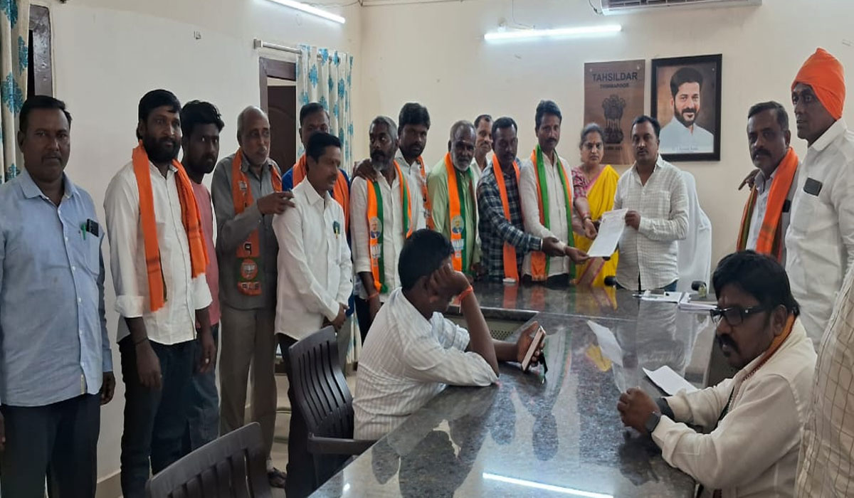 Tahsildar Srinivas Reddy  | నష్ట పరిహారం విషయంలో మోసం చేయొద్దని తహసీల్దార్‌ శ్రీనివాస్‌రెడ్డికి వినతి