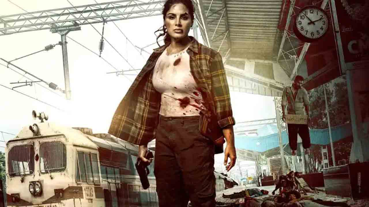 Black Gold | రైల్వే ప్లాట్‌ఫాంపై సంయుక్తా మీన‌న్ ఊచ‌కోత‌.. బ్లాక్ గోల్డ్ ఫ‌స్ట్ లుక్‌ వైర‌ల్