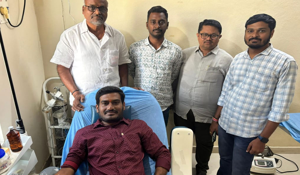 Peddapally | రక్త దానం చేయుటకు ముందుకు రావాలి.. రెడ్ క్రాస్ సొసైటీ జిల్లా చైర్మన్ కావేటి రాజగోపాల్