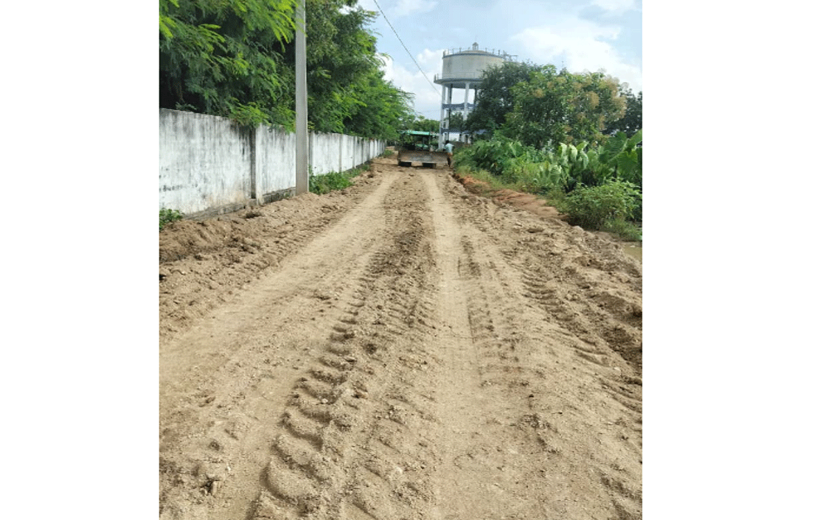 Chandur : బోడంగిప‌ర్తిలో ర‌హ‌దారి గుంతలను పూడ్చిన దాత