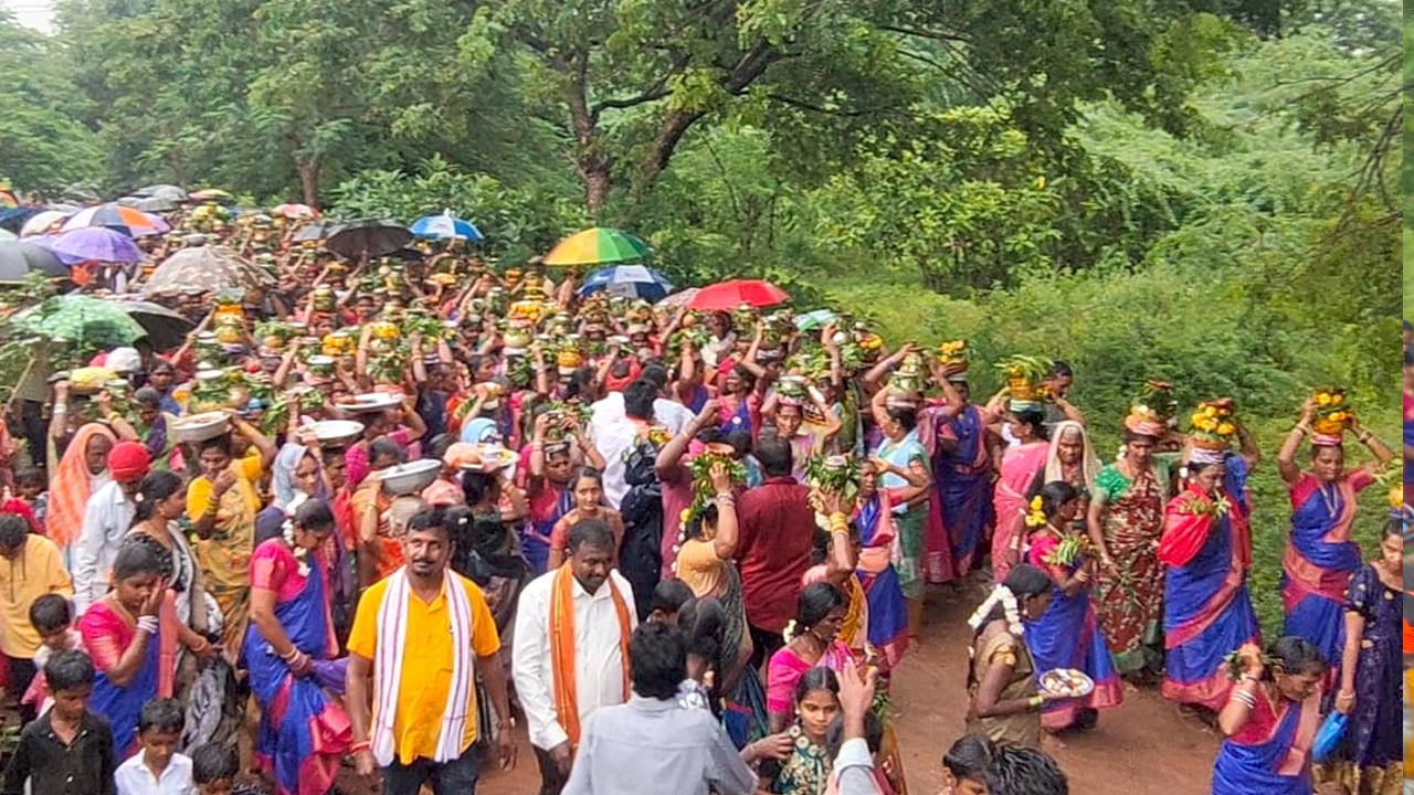 Bonalu | భోనమెత్తిన సబ్బితం.. ఘనంగా పోచమ్మ కొలుపు