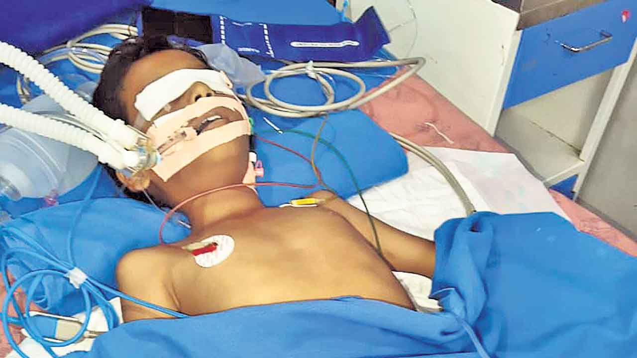 అనుమానాస్పద స్థితిలో విద్యార్థి మృతి