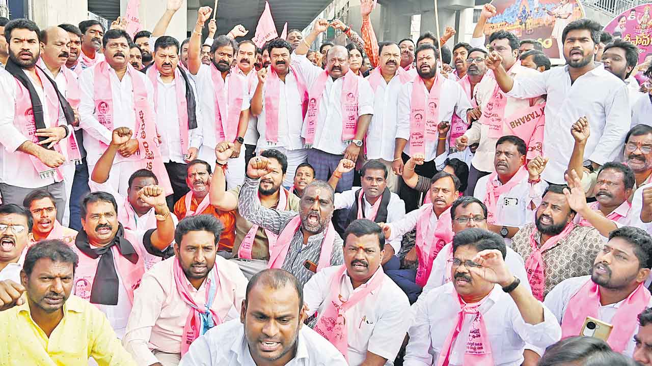 బీసీల బంద్‌ సక్సెస్‌.. రాష్ట్రవ్యాప్తంగా సంపూర్ణం.. డిపోలకే బస్సులు పరిమితం