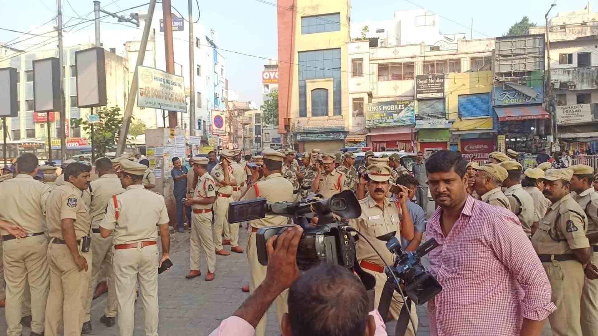 Bus Bhavan | పోలీసుల నిర్బంధంలో బస్సు భవన్.. ఆర్టీసీ ఎక్స్‌ రోడ్స్‌లో రహదారి బంద్‌.. ఫొటోలు