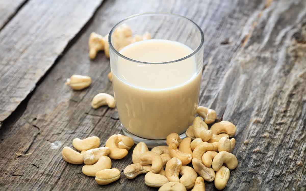 Cashew Milk | జీడిప‌ప్పుతో పాల‌ను ఇలా త‌యారు చేసి రోజూ తాగండి.. ఎన్నో లాభాలు క‌లుగుతాయి..!