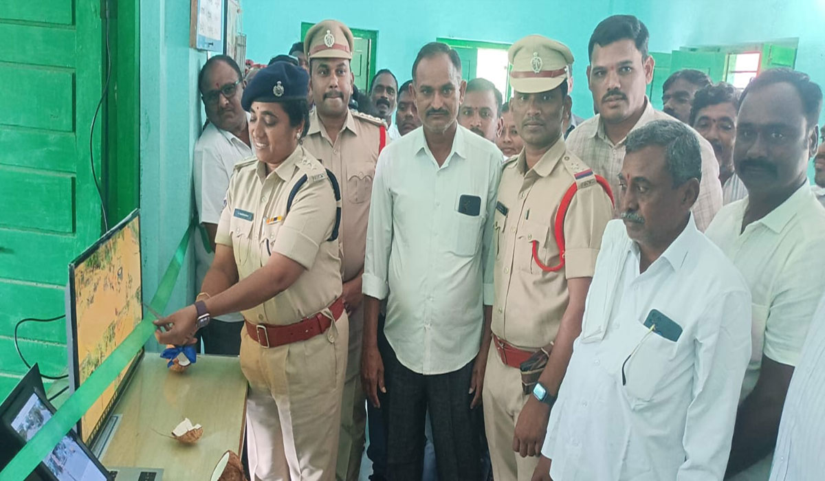 CCTV cameras | నేరాల నియంత్రణకు సీసీ కెమెరాలు దోహదం చేస్తాయ్‌.. హుజురాబాద్‌ ఏసీపీ మాధవి