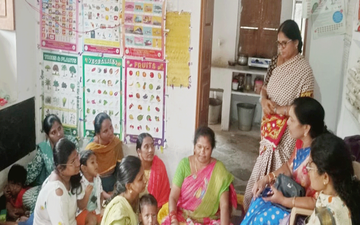 Nilagiri : గర్భిణీలపై ప్రత్యేక దృష్టి సారించాలి : సీడీపీఓ తూముల నిర్మల