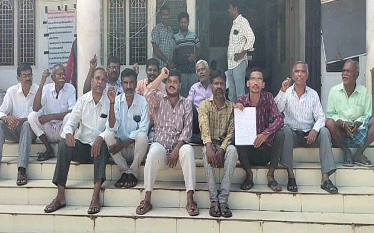 Chandur : చేనేత రుణమాఫీ అమలు చేయాలని ధర్నా