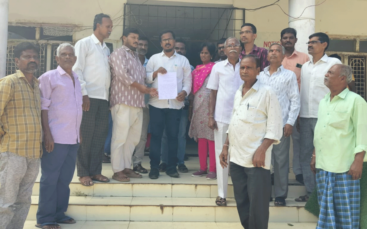 Chandur : చేనేత రుణమాఫీ అమలు చేయాలని ధర్నా