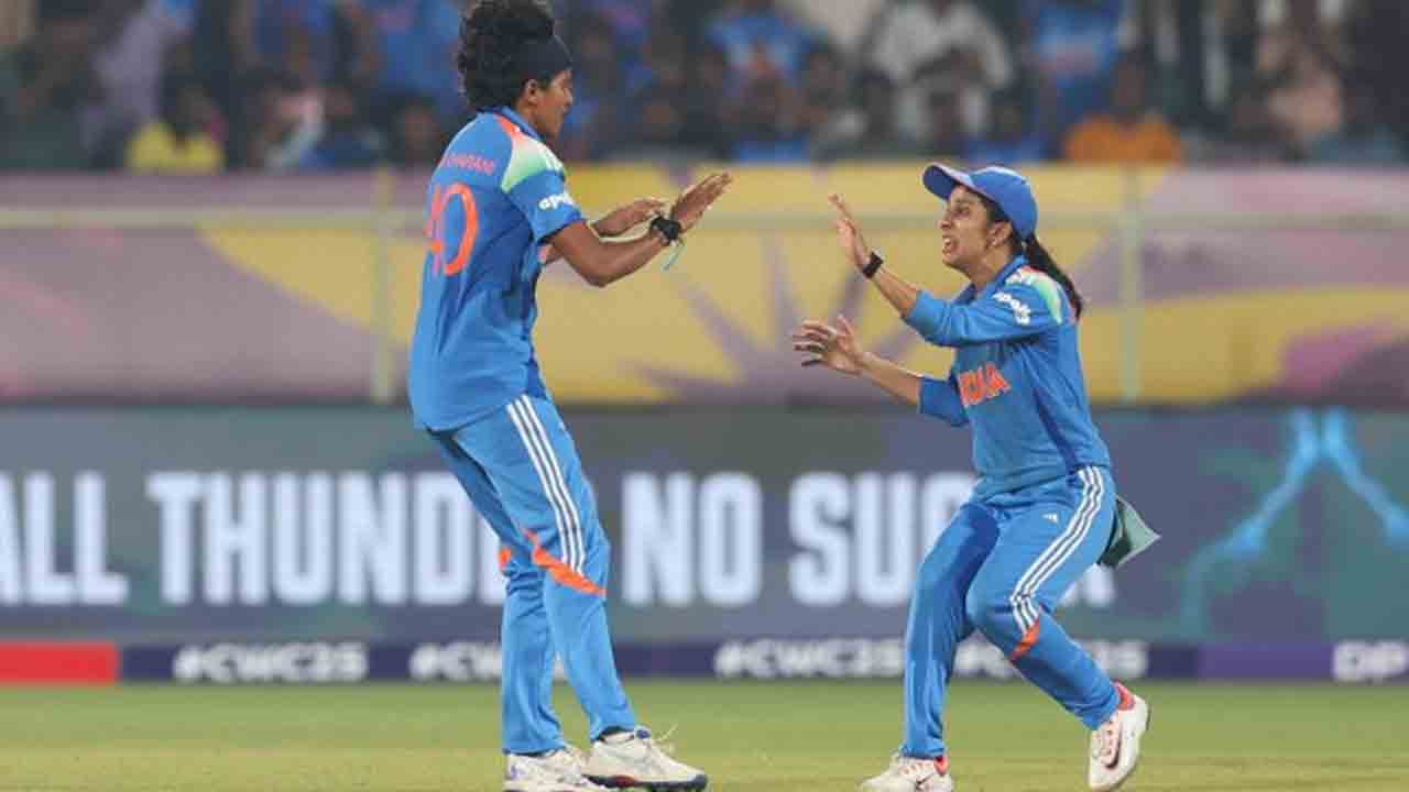 INDW vs AUSW | జెమీమా డైవింగ్ క్యాచ్.. రెండో వికెట్ తీసిన శ్రీచరణి..!