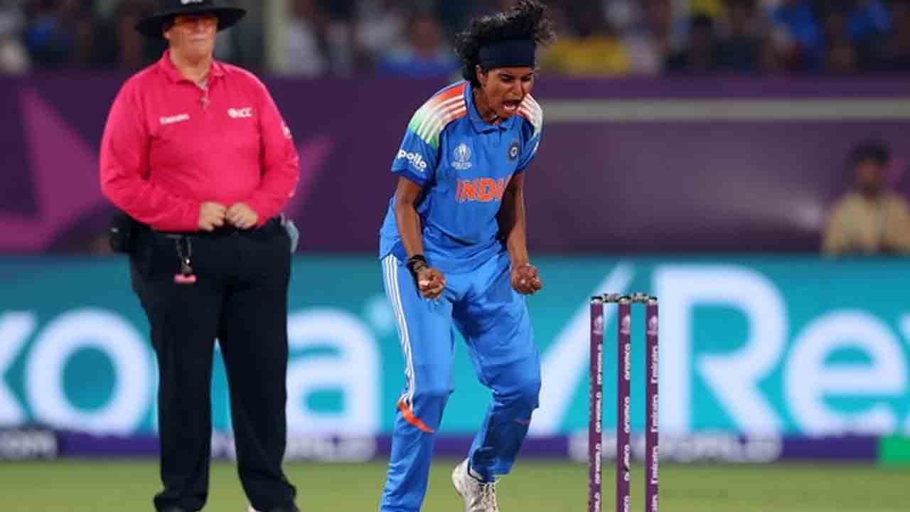 INDW vs AUSW | బిగ్ వికెట్ తీసిన శ్రీ చరణి.. ఆసీస్ ఓపెనర్ల జోరుకు బ్రేక్..!