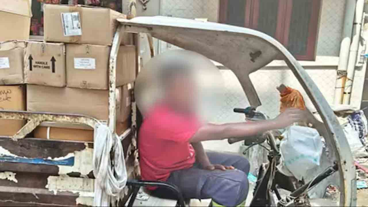 Doctor Supended | చెత్త బండిలో మెడిసిన్స్ తరలింపు.. కాంట్రాక్ట్ వైద్యురాలిపై వేటు..!