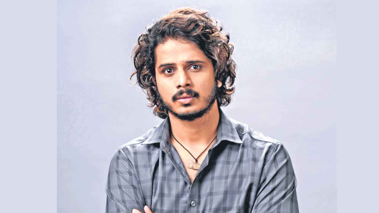 నవ్వించే స్పై డ్రామా చైనా పీస్‌