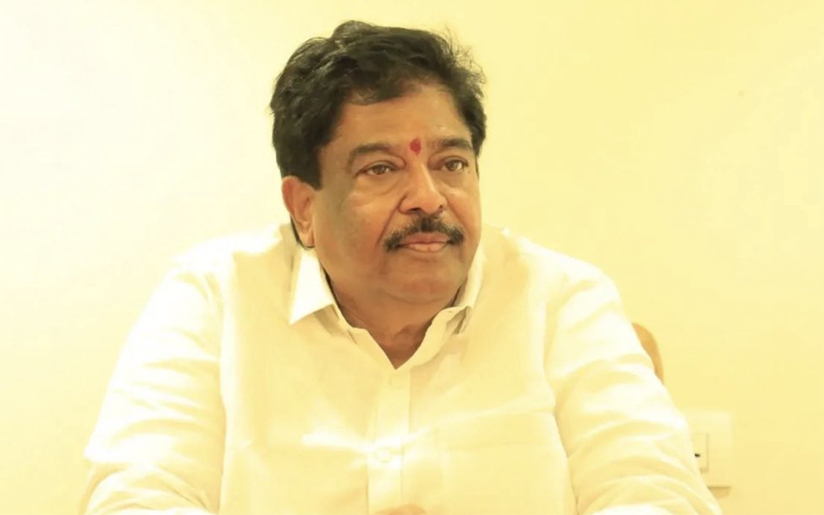 కాంగ్రెస్ అభ్యర్థి నవీన్ యాదవ్ తండ్రి చిన్న శ్రీశైలం యాదవ్కు షాక్