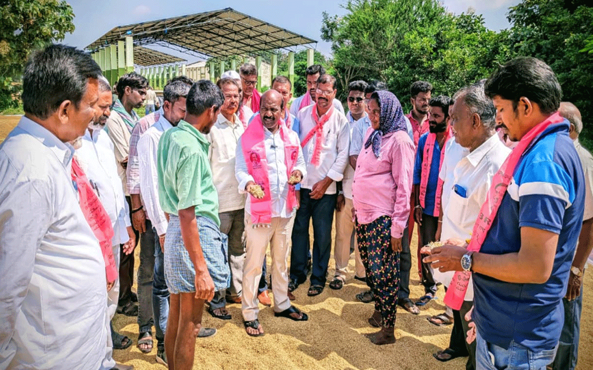 Ramannapet : నష్టపోయిన రైతులను ప్రభుత్వం ఆదుకోవాలి : మాజీ ఎమ్మెల్యే చిరుమర్తి లింగయ్య