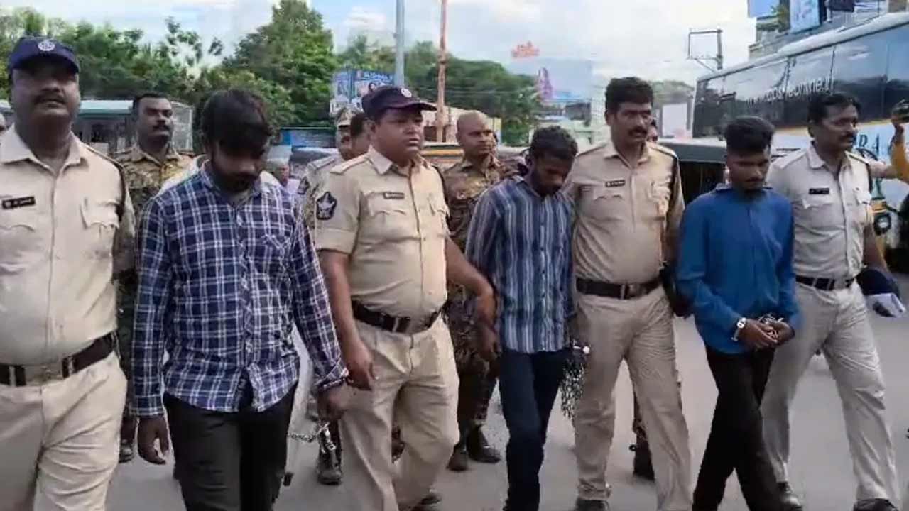 Chittoor | చిత్తూరు గ్యాంగ్ రేప్ నిందితులకు బేడీలు వేసి.. రోడ్డుపై ఊరేగిస్తూ కోర్టుకు..