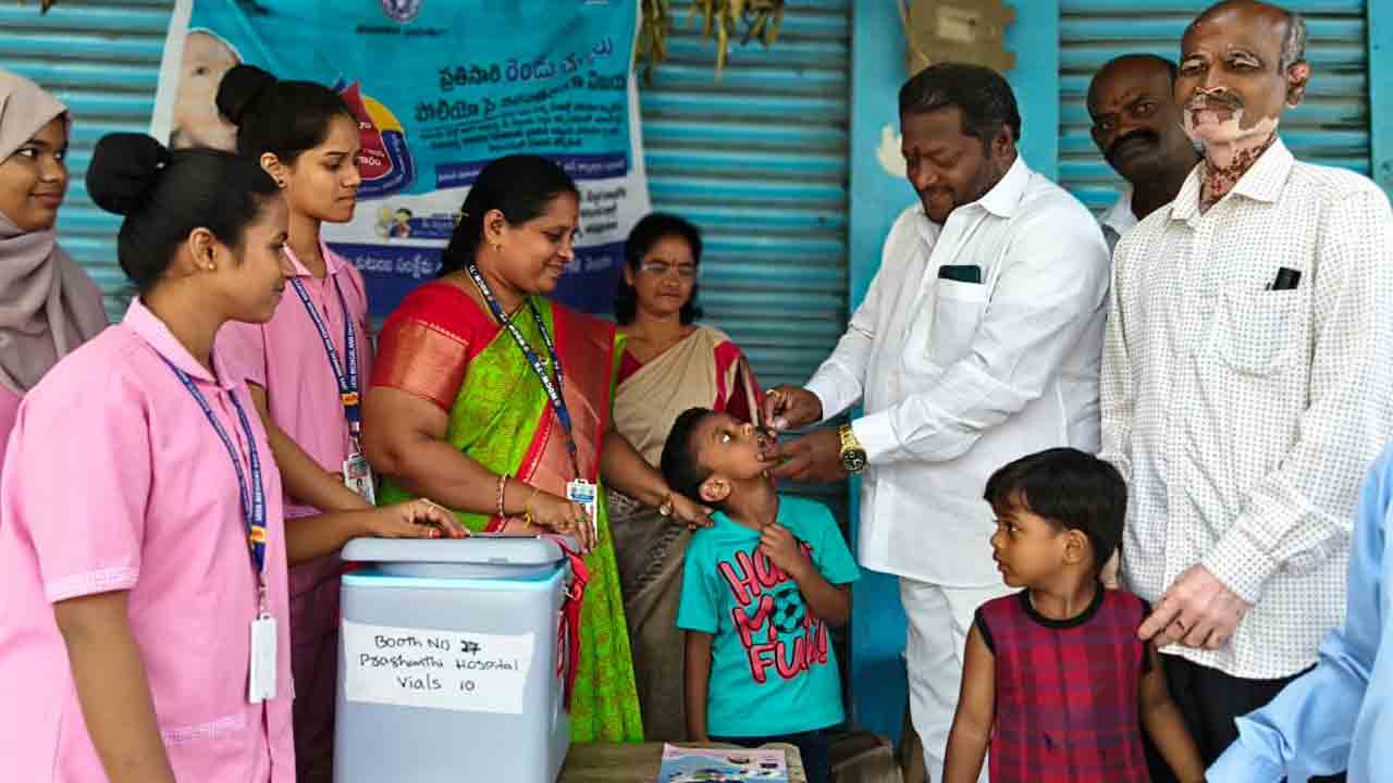 Polio droups | పోలియో రహిత దేశాన్ని నిర్మిద్దాం : పులి రజనీకాంత్‌