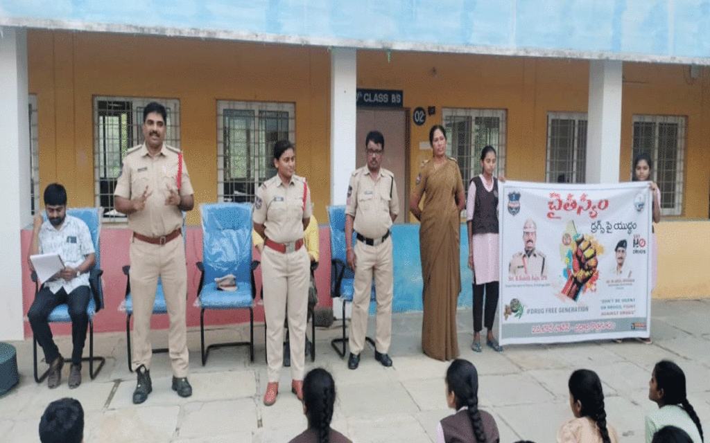 Ramavaram : మాదకద్ర‌వ్య ర‌హిత స‌మాజాన్ని నిర్మిద్దాం : సీఐ ప్ర‌తాప్‌