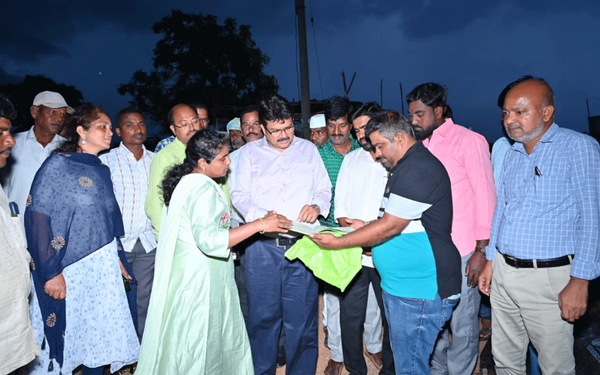 Bhoodan Pochampally : మూడు లక్షల మెట్రిక్ టన్నుల ధాన్యం సేకరణ లక్ష్యం : కలెక్టర్ హనుమంతరావు