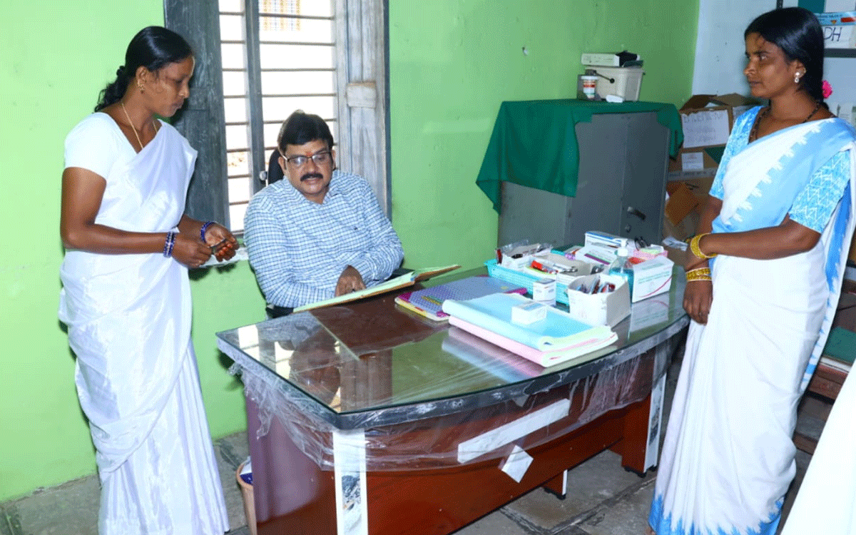 Rajapet : వైద్య సిబ్బంది అందుబాటులో ఉండాలి : కలెక్టర్ హనుమంతరావు