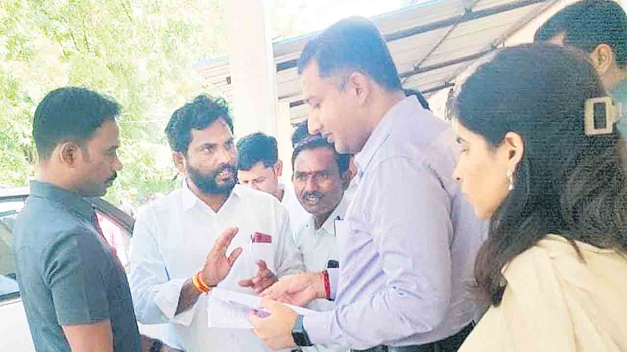 రిజర్వేషన్ల లడాయి.. జనాభా లేకున్నా వర్తింపు