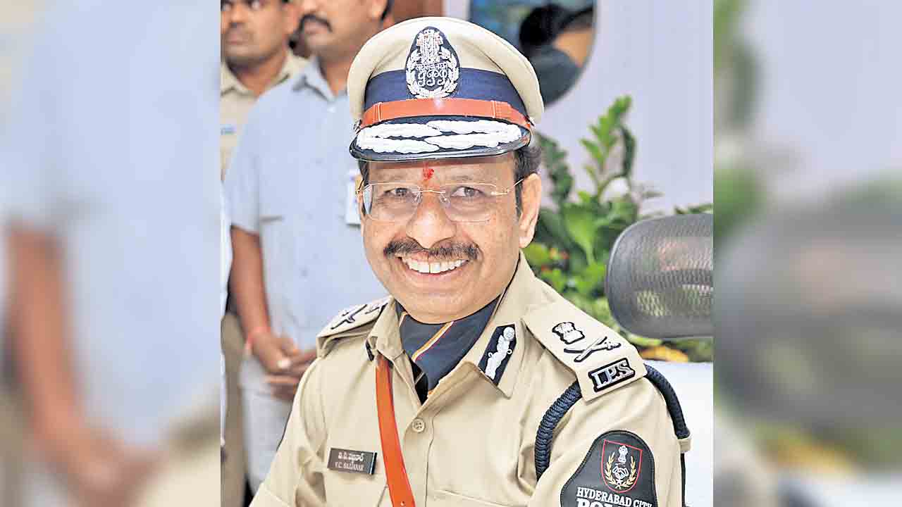 వ్యూస్‌ మాయలో పడి విలువలు మరవొద్దు