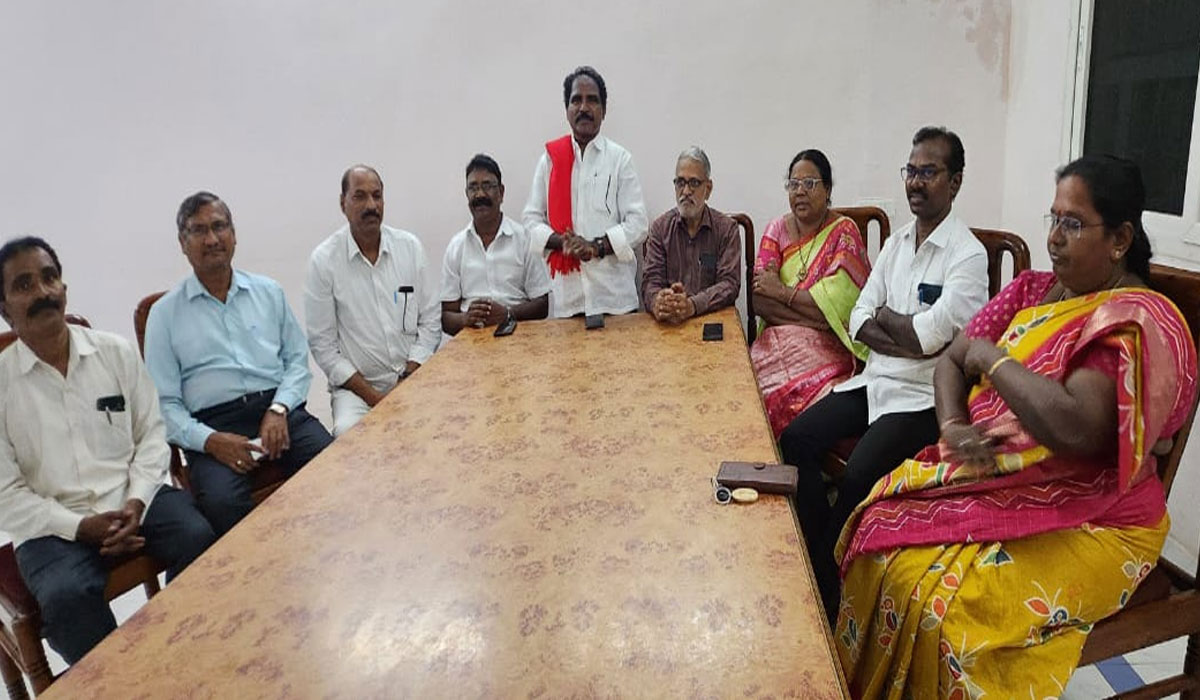 CPM State Secretary John Wesley | పెద్దపల్లి జిల్లాలో ఇందిరమ్మ ఇళ్ల జాడేది..? రెండేళ్లు గడిచినా జాబ్ క్యాలెండర్ ఇంకెప్పుడిస్తరు..?.. ప్రభుత్వాకి సీపీఎం రాష్ట్ర కార్యదర్శి జాన్ వెస్లీ సూటి ప్రశ్న