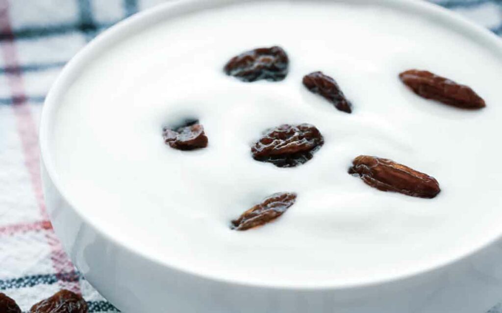 Curd And Raisins