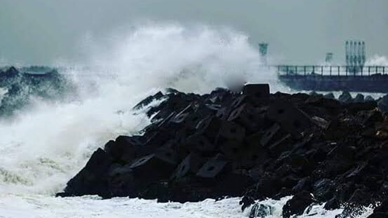 Cyclone Montha | తీవ్ర తుఫానుగా రూపాంతరం.. కాకినాడ వైపు దూసుకొస్తున్న మొంథా