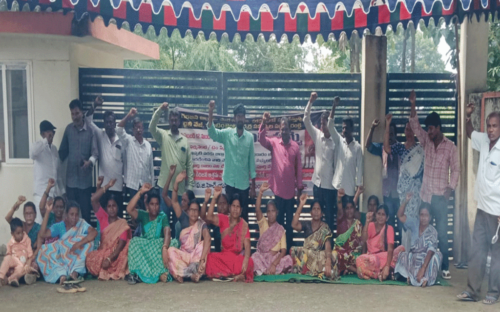 Karepally : డైలీవేజ్ వర్కర్ల ధర్నా@ 34వ రోజు