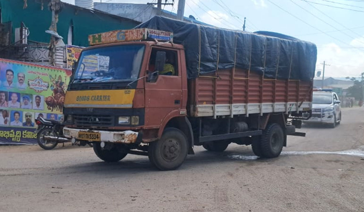Gurukul school  | గురుకుల పాఠశాలలో మౌలిక సదుపాయాలు లేవనే సాకుతో పోలీసు బలగాల మధ్య ధర్పల్లికి తరలింపు