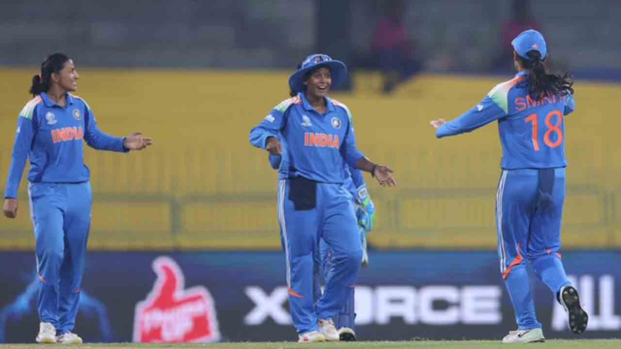 INDW vs PAKW | దీప్తి శర్మ మెరుపు త్రో.. తొలి వికెట్ కోల్పోయిన పాక్