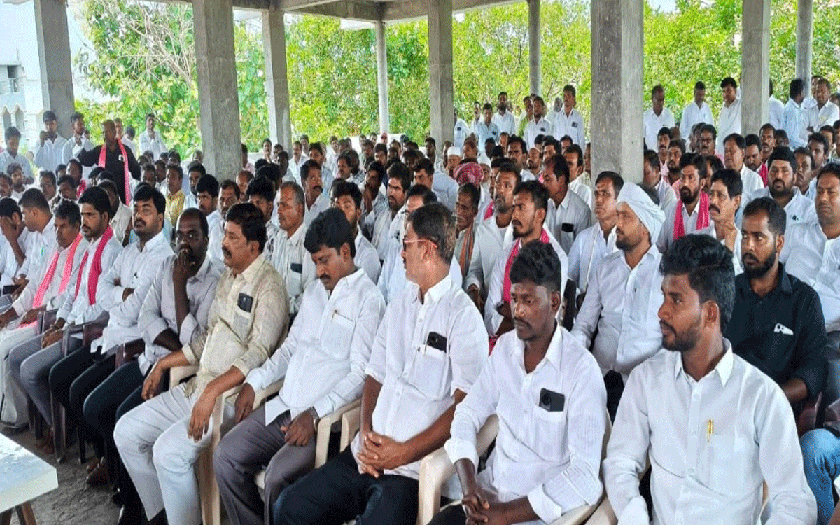 Devarakonda : స్థానిక సంస్థల ఎన్నికల్లో పార్టీ అభ్యర్ధులను గెలిపించాలి : మాజీ ఎమ్మెల్యే రవీంద్ర కుమార్