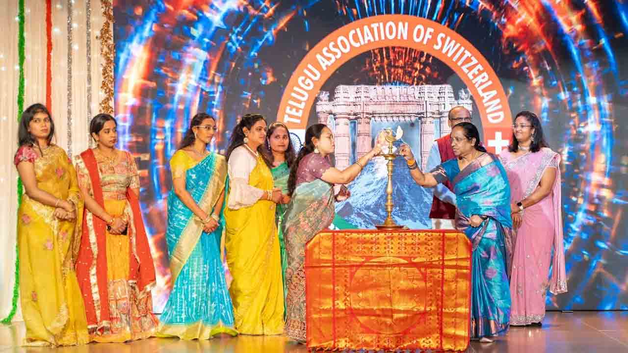 Deepavali Celebrations | జురిక్‌లో వైభవంగా దీపావళి వేడుకలు.. ఆకట్టుకున్న నృత్య ప్రదర్శన..!