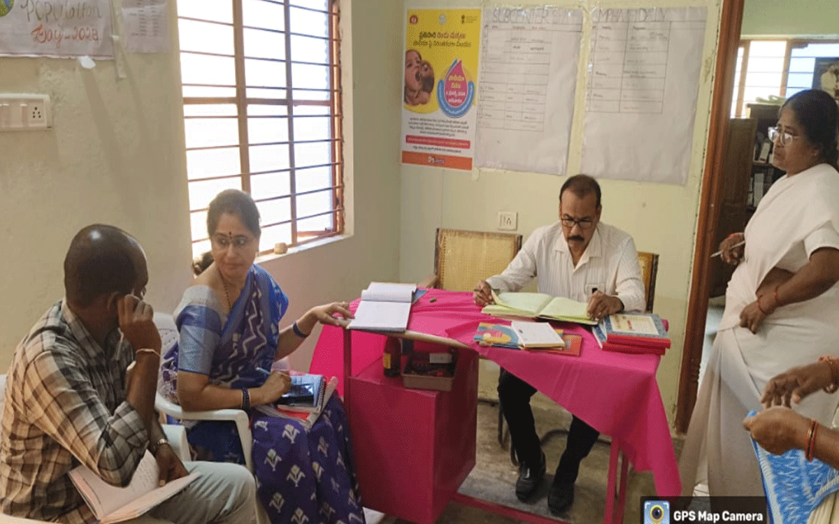 Penpahad : చిన్నారుల‌కు షెడ్యూల్ ప్ర‌కారం టీకాలు వేయాలి : డీఎంహెచ్ఓ చంద్ర‌శేఖ‌ర్‌