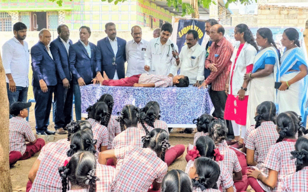 Kattangur : సీపీఆర్‌పై అవగాహన కలిగి ఉండాలి : వైద్యాధికారి వెంకటేశ్‌