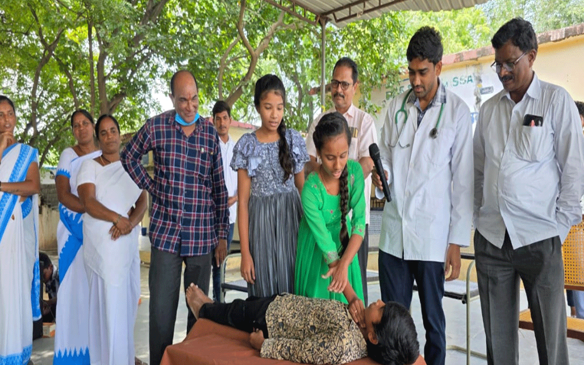 Kattangur : సీపీఆర్‌పై అవగాహన తప్పనిసరి : వైద్యాధికారి వెంకటేశ్‌