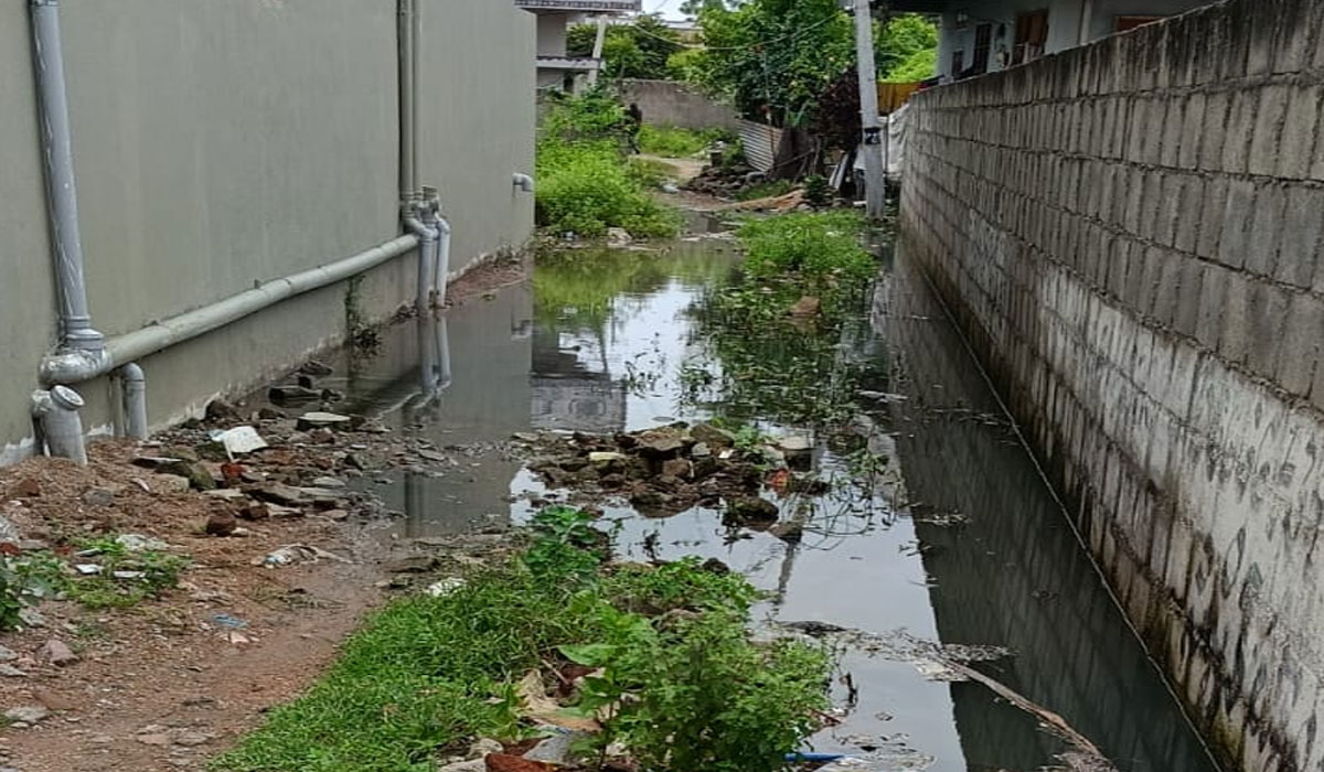 Dharmapuri | కంపు భరించలేం సారూ..! ధర్మపురిలో పారిశుధ్య లోపం