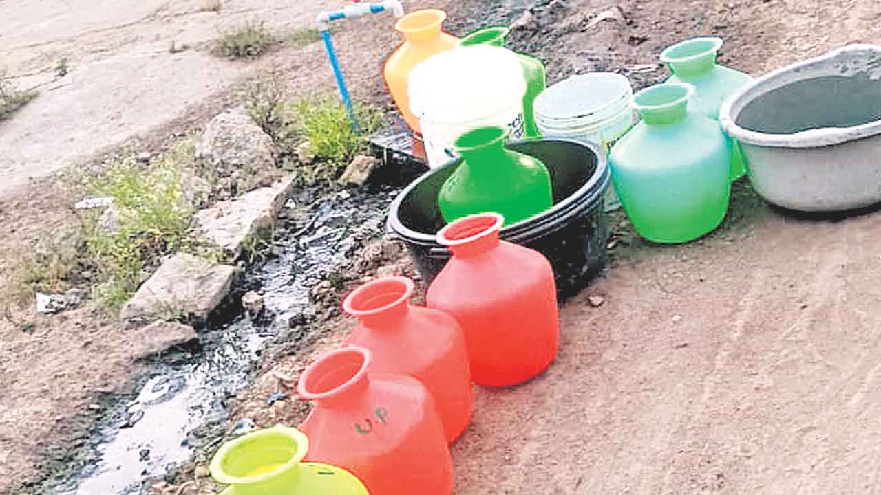 తాగునీటి సమస్యను తీర్చినంకనే.. సర్పంచ్‌ ఎన్నికల్లో పోటీ చేయాలి