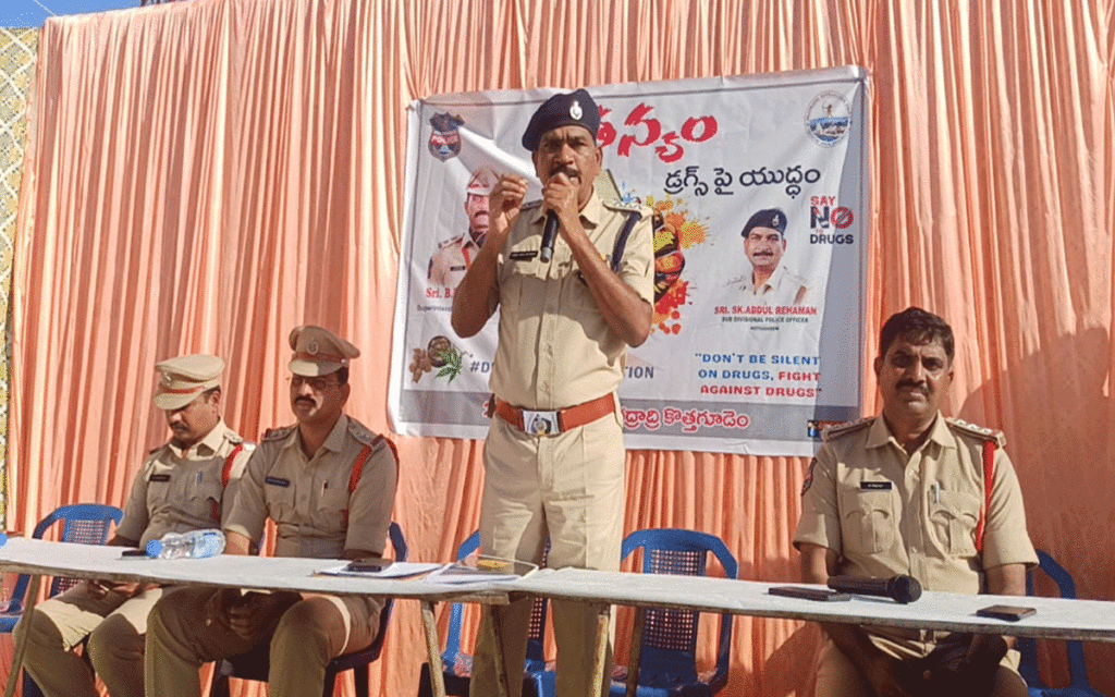 Ramavaram : డ్రగ్స్‌పై యుద్ధంలో ప్రజలు భాగస్వాములు కావాలి : డీఎస్పీ అబ్దుల్ రెహమాన్