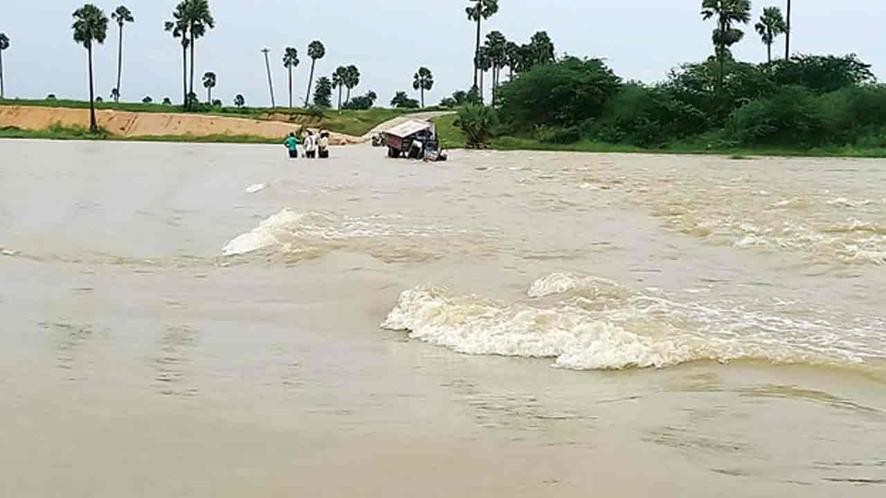 Heavy Rains | నాగ‌ర్‌క‌ర్నూల్ జిల్లాలో దంచికొడుతున్న వ‌ర్షం.. ఉధృతంగా ప్ర‌వ‌హిస్తున్న దుందుభి న‌ది