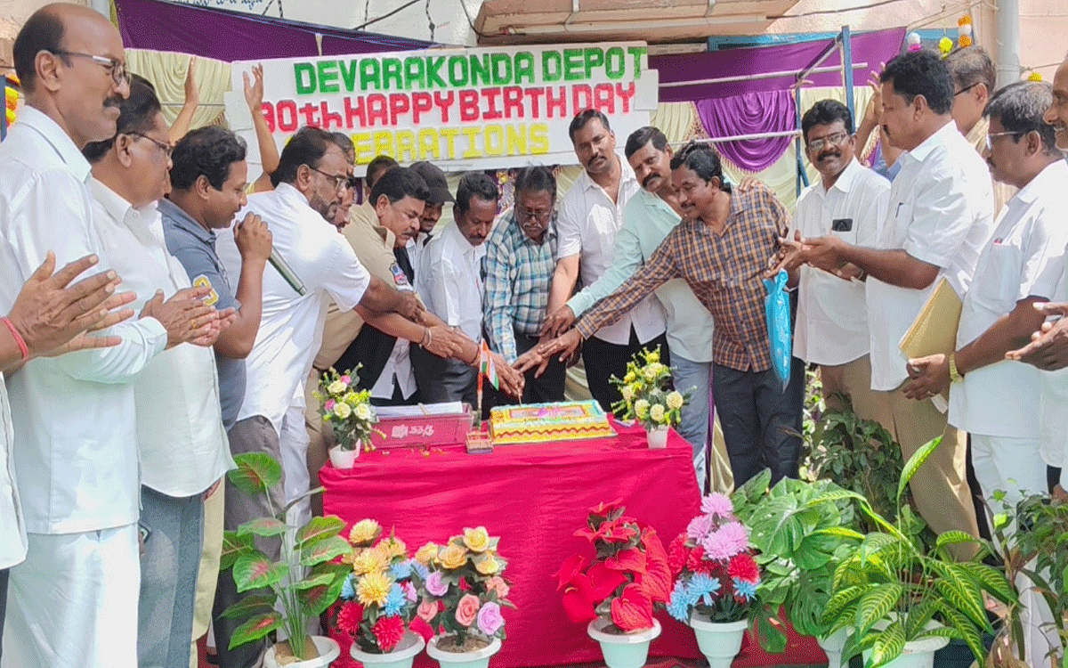 Devarakonda Rural : తొంభై ఏండ్ల ప్రజా సేవాపథం దేవరకొండ బస్ డిపో : డీఎం తల్లాడ రమేశ్