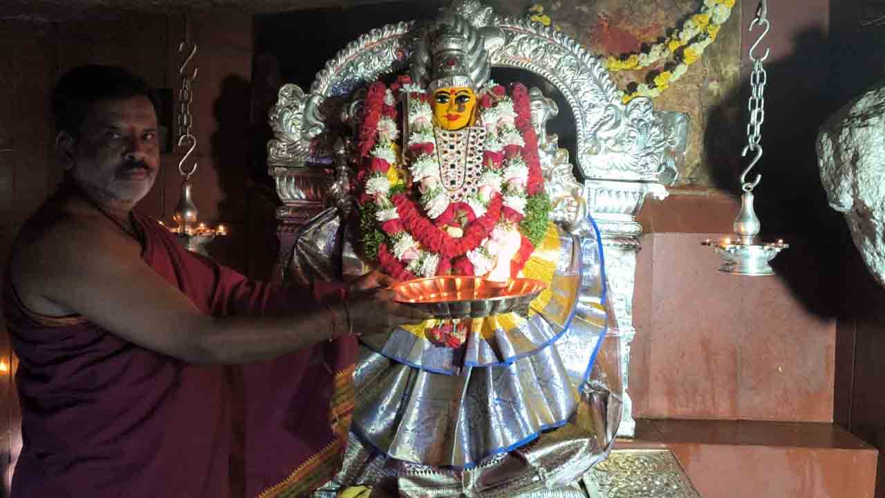 Edupayala Jatara | ఏడుపాయలలో జన జాతర.. మళ్లీ రాజగోపురంలోనే పూజలు